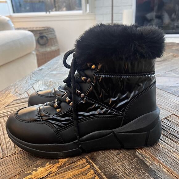 NWOT Wanted Women's Stardust lace-up Ankle Bootie w/ Fur trim  - Sz 9 - Picture 4 of 7